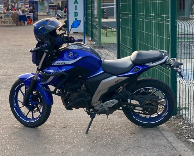 Moto Fazer 250, 2023 (Financiada).