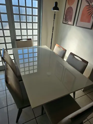Mesa de jantar com 6 cadeiras