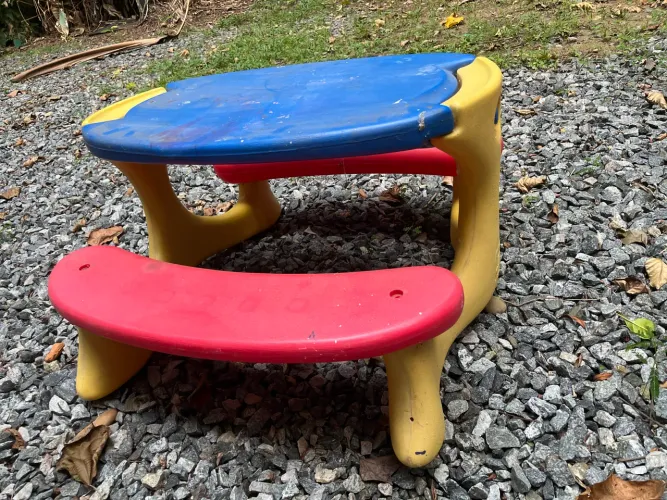 Vende-se mesinha infantil bandeirantes