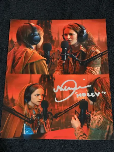 Pôster autografado Nell Fischer Holly Wheeler Stranger Things 20x25 cm
