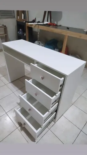 Mesa reta para atendimento 