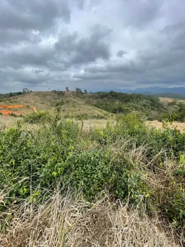 VENDO TERRENO COM MAIS DE 2.000 m² - CAVA GRANDE/MG
