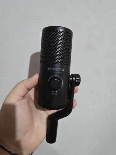 Microfone de mesa Maono DM30