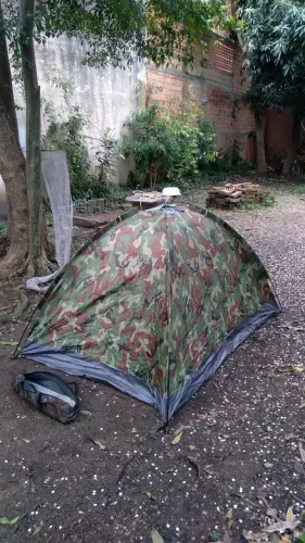 Barraca p/ 2 pessoas praticamente nova