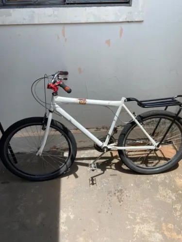 Bicicleta nova sem marcha frio pegando tudo funcionado só pegar e usar
