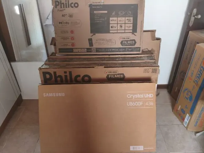 6 TVs novas de 40" e 50" para retirada de peças