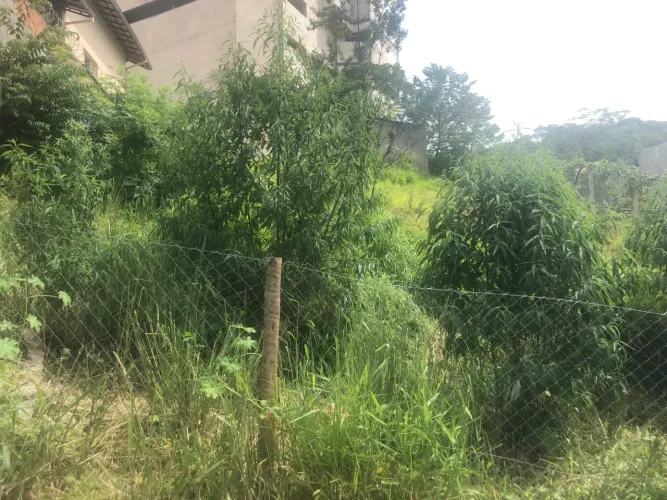 LOTE Á VENDA NO BAIRRO MANACAS COM 420M²!