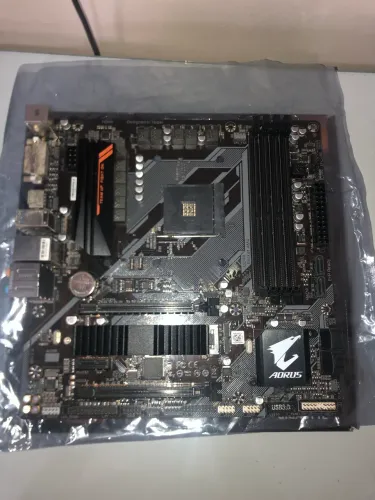 Placa mãe B450 aorus M com defeito