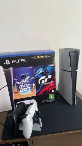 PS5 SLIM + 2 controles e base de carregamento