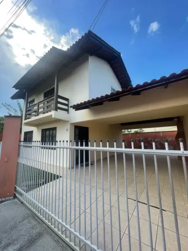 Residência localizada no bairro America, próximo ao Hospital Infantil.