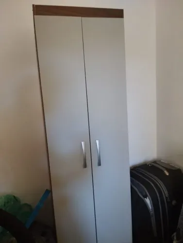 Armario multiuso e mesa