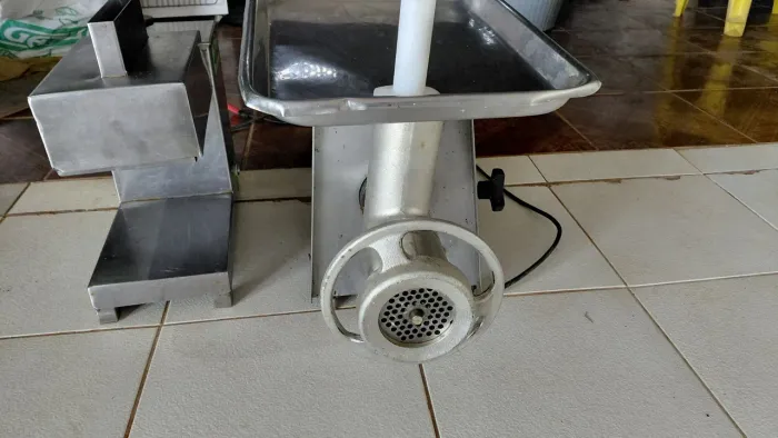 Vendo batedor e moedor de carne