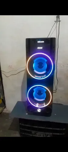 Vendo essa caixa de som amvox está perfeita ta na garantia de 3ano