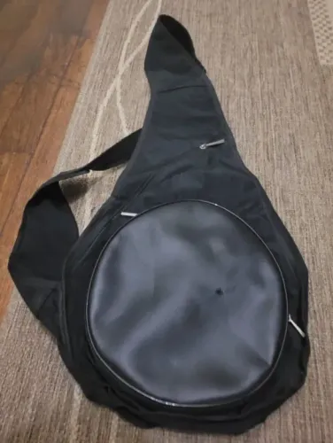 Bolsa mochila com design versátil, estilosa Marca Gilson Martins. Sling backpack que conta