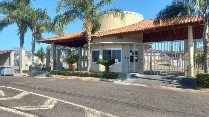 Vendo Casa em Condomínio em Caldas Novas-GO