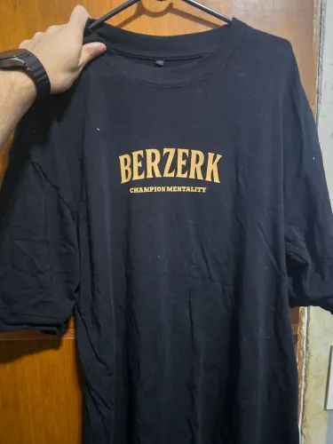 Camiseta oversized berzerk preta P champion
