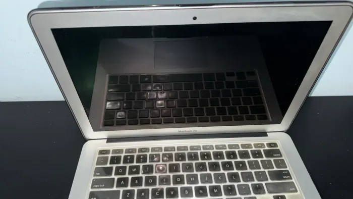 MACBOOK AIR 2017 - 128GB SSD | LEVE, RÁPIDO E CONFIÁVEL!