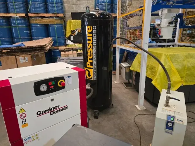 Compressor de Parafuso 30HP com pulmão e secador