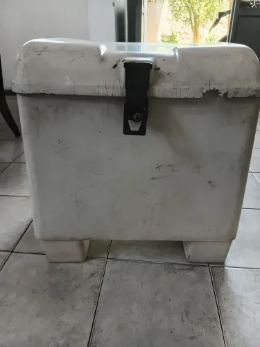 Bau de fibra 90 l para motos