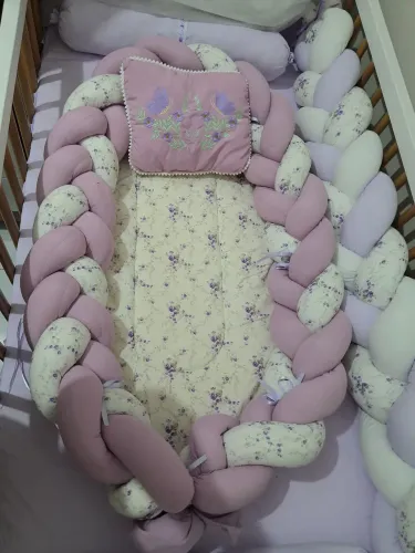 Vende-se Ninho De bebê lilás, usado por apenas alguns dias