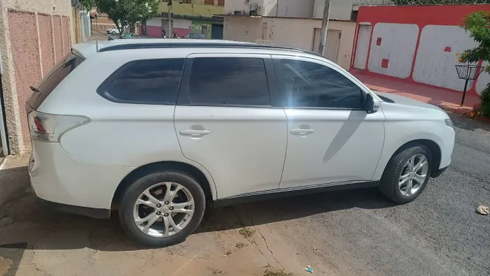 Mitsubishi Outlander 2.0 16V 160cv Aut. 2014