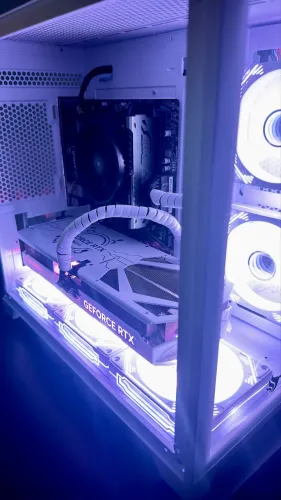 PC GAMER MSI - Ryzen 5 5600G - 32GB RAM - RXT 4070 GALAX BRANCA - Zero 
