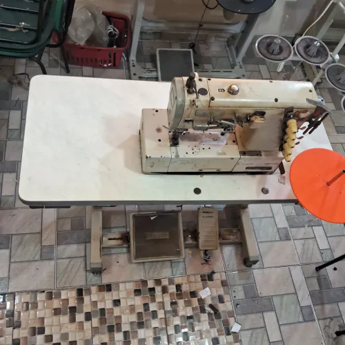 Maquina de costura colarete