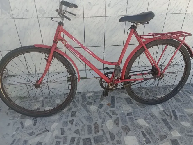 Bicicleta muito leve ótima pra trabalhar e passar