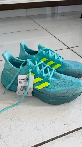 Tênis Adidas UTRABOOST 5 NOVO NUNCA USADO
