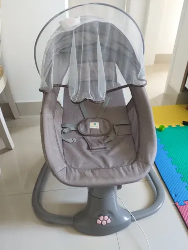 Cadeirinha de balanço com música