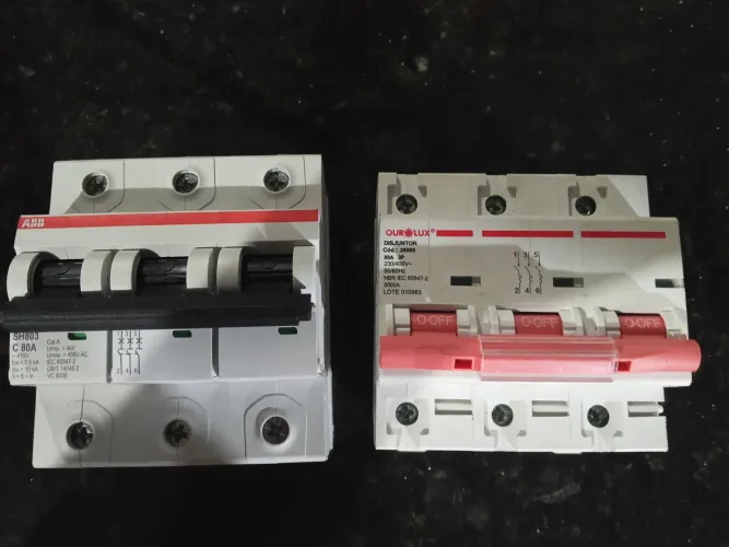 Vende-se 2 disjuntores de 80 a no valor 150 os dois