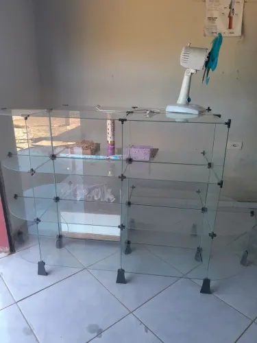 prateleiras de vidro