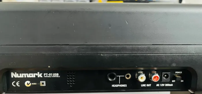 Toca discos portátil Numark PT01 com alto falante 