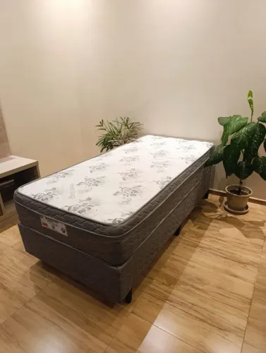 Cama box solteiro impecável (entrega grátis)