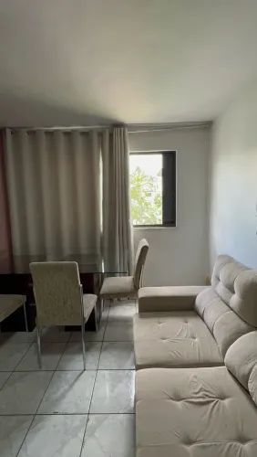 Mesa 6 lugares com 5 cadeiras