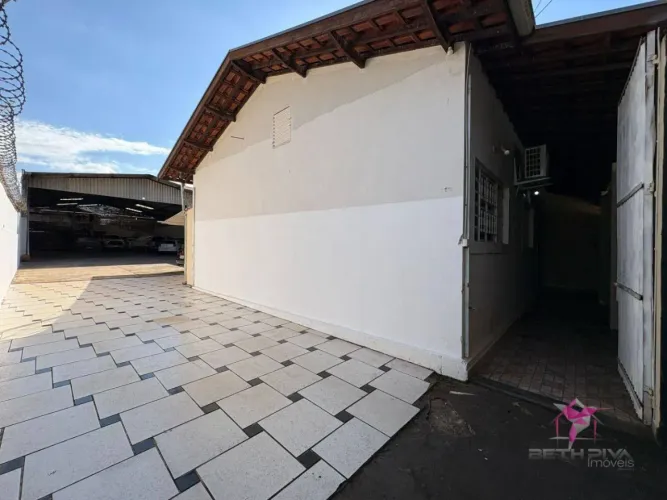 Casa/Ponto Comercial + Barracão para Locação - Centro | Leme/SP