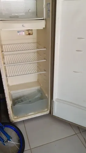 Geladeira, ela simplesmente parou