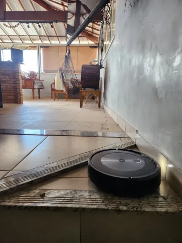 Robô aspirador Roomba j7+