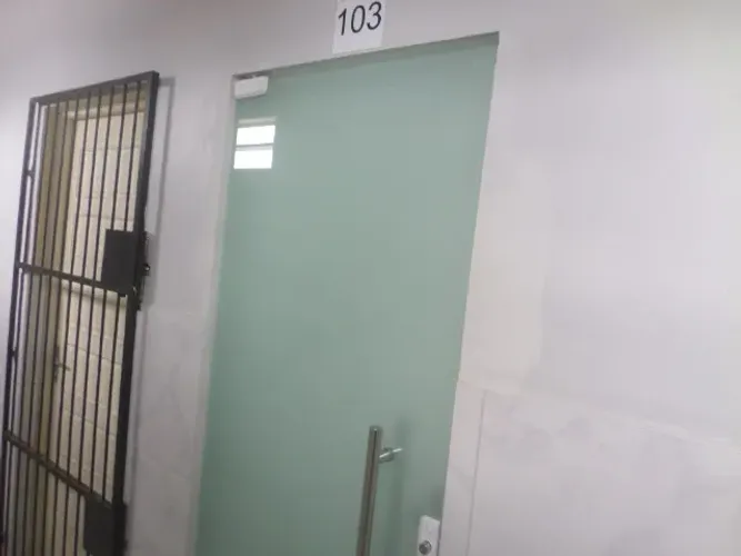 Isaías Imoveis aluga sala comercial no edifício Ciel- São Franscisco