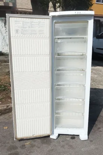 Freezer Eletrolux super fe24 Frost Free com controle de temperatura 