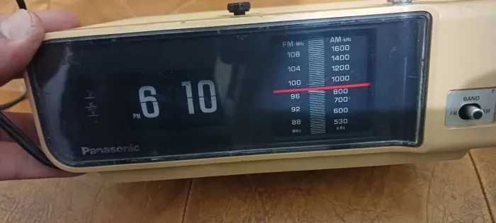 Vendo radio relogio retrô