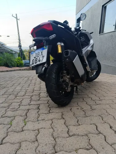Moto impecável 