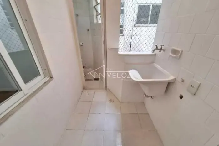 Apartamento - / Residencial / Catete