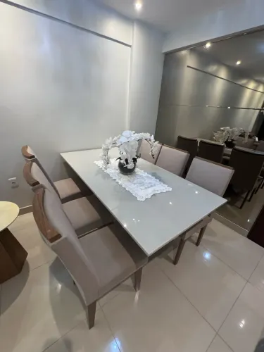 Vende-se mesa 6 cadeiras
