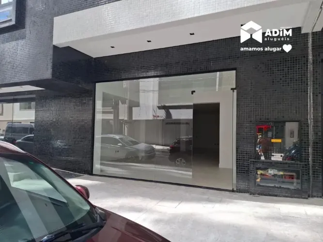 Sala comercial de 199 m² localição previlegiada entre a Nereu Ramos e 2° Avenida
