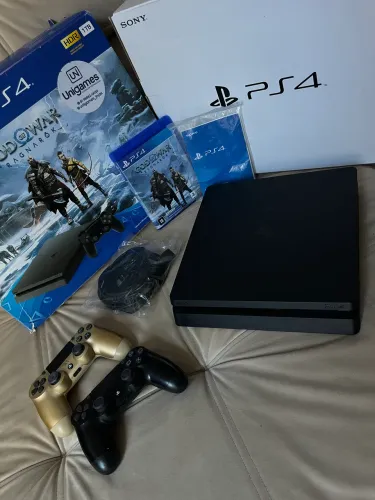 PlayStation 4 - Slim perfeito estado