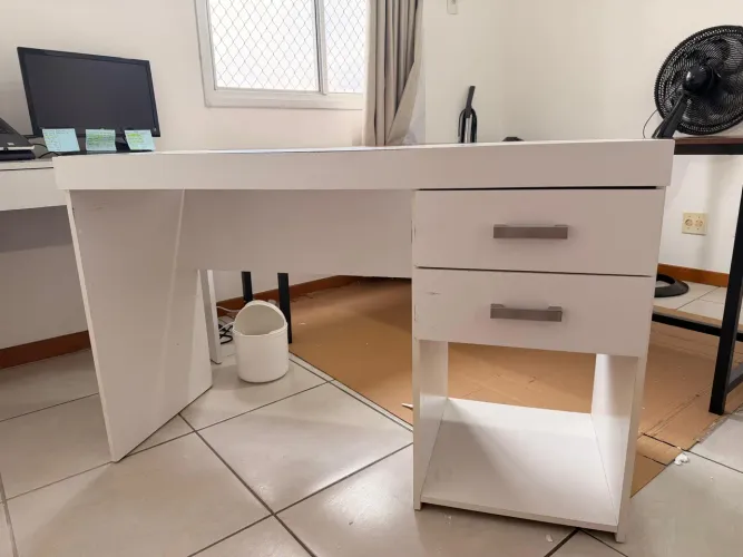 Mesa de estudos - duas gavetas - Branca
