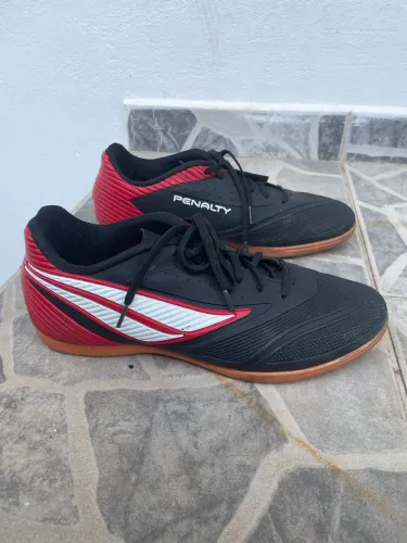 Vendo chuteira Penalty de Futsal tamanho 39