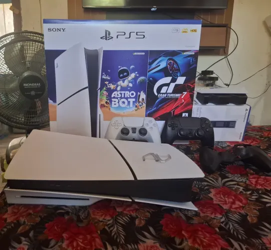 Vendo meu ps5 slim,  mais bundle astro bot e gran turismo 7