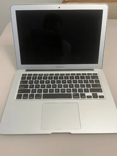 MacBook Air 13,3" modelo A1466; processador i5 | 8GB RAM | SSD 128GB | Excelente